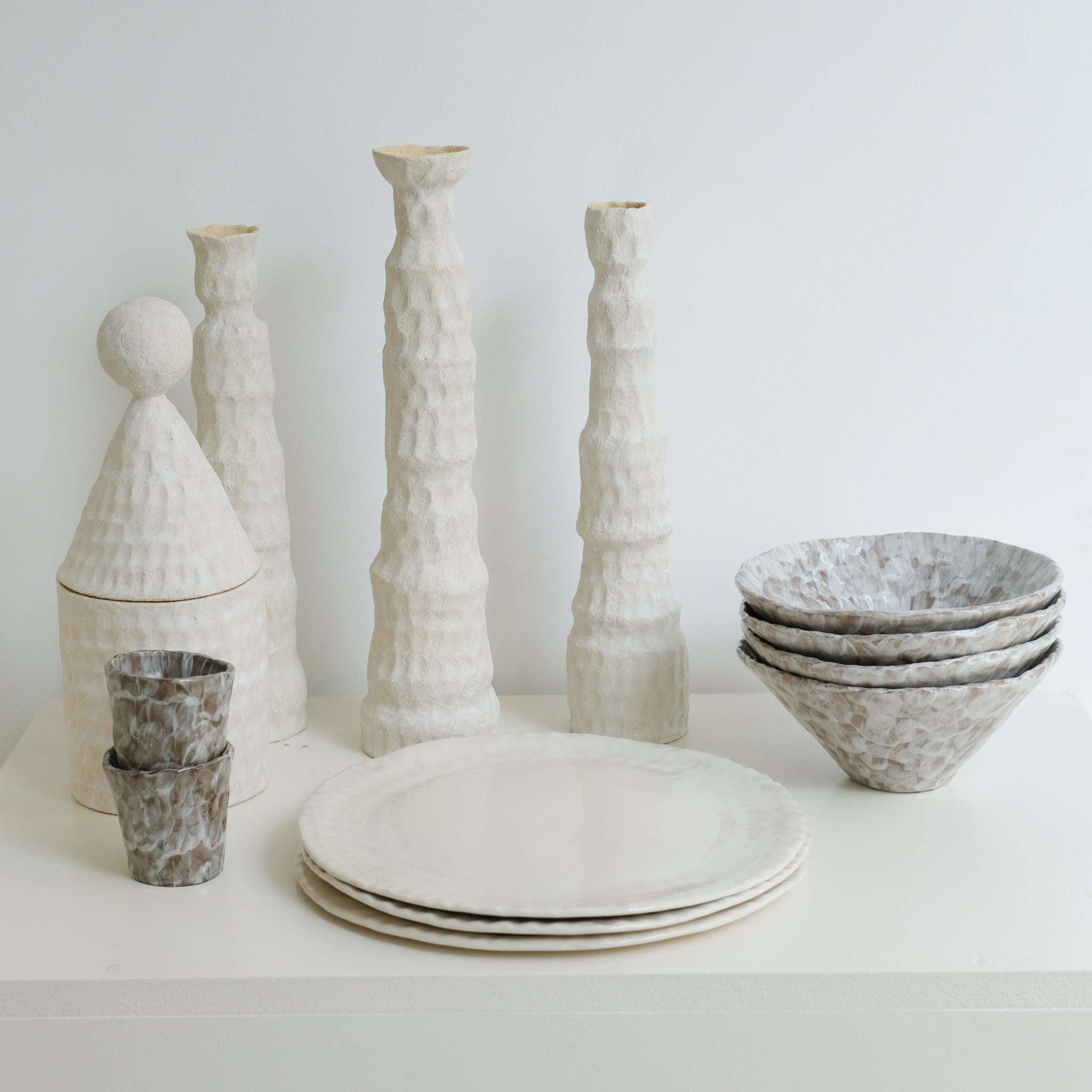 Tasse en grès noir 70ml - Brun et blanc d'Apollonie Ceramics chez Brutal Ceramics