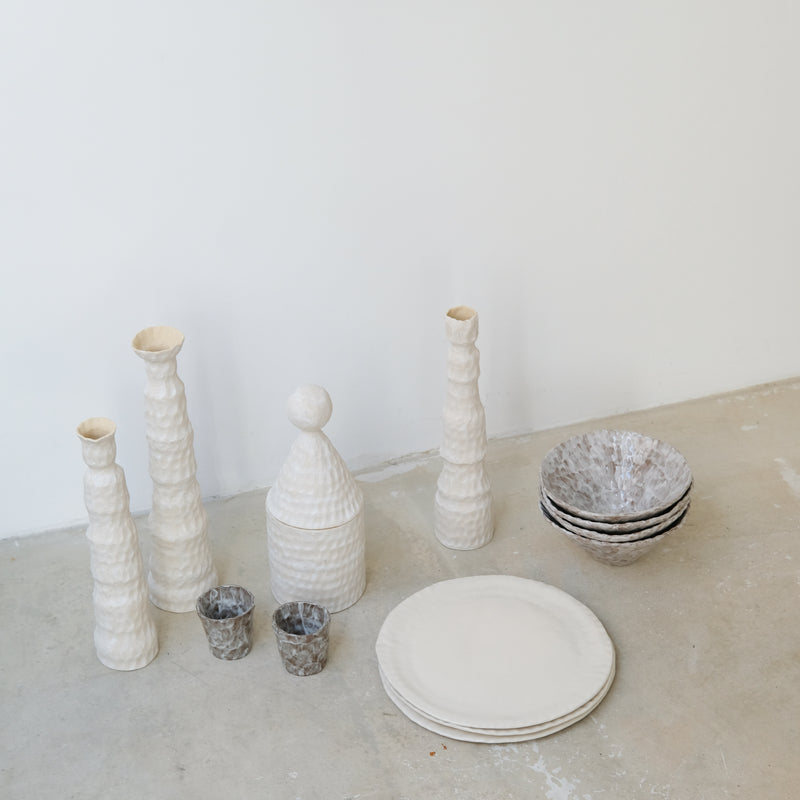 Assiette en grès D 25cm - Blanc brillant d'Apollonie Ceramics chez Brutal Ceramics