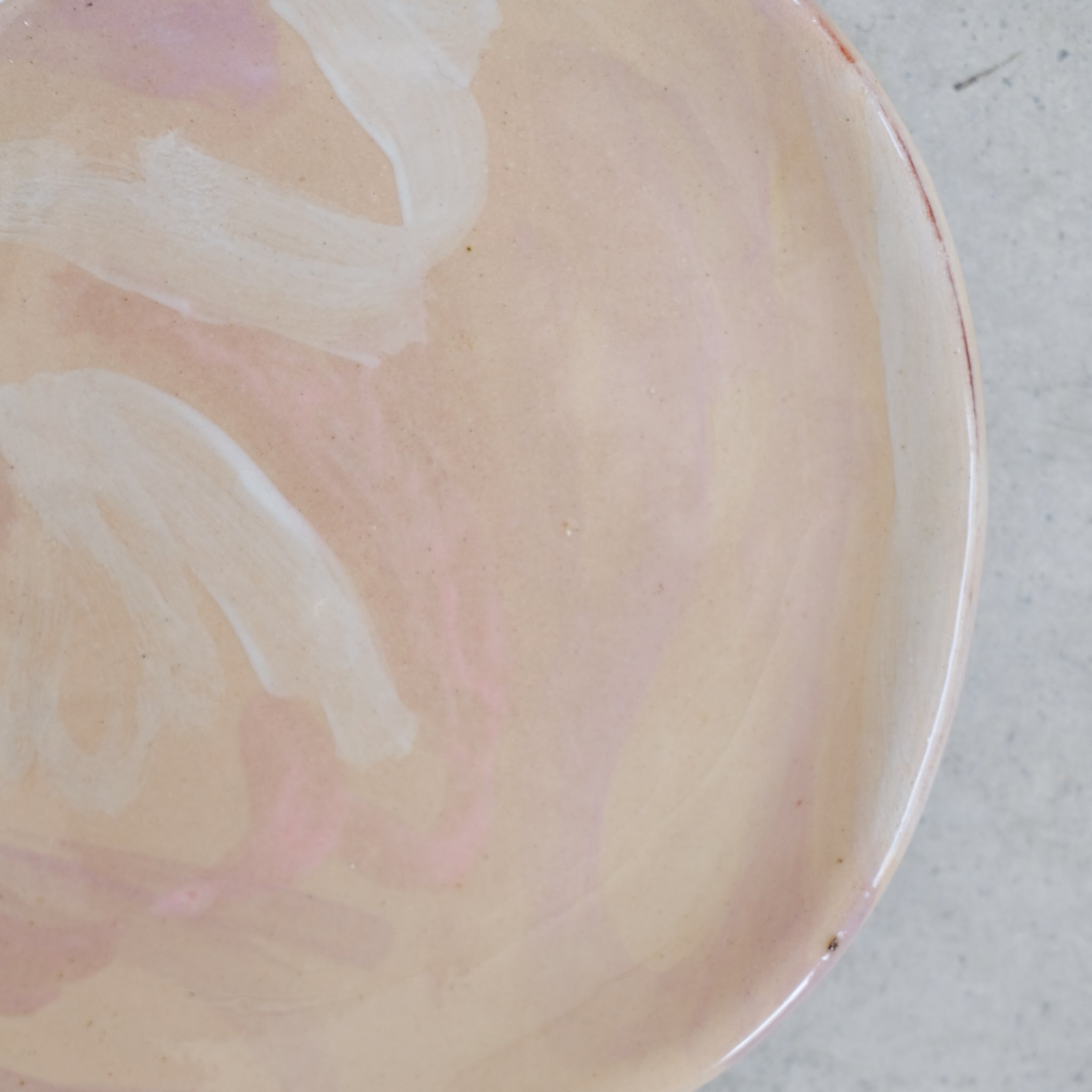 Assiette SP2415 en faïence rouge D 19cm - Multicolore d'Héloise Bariol chez Brutal Ceramics
