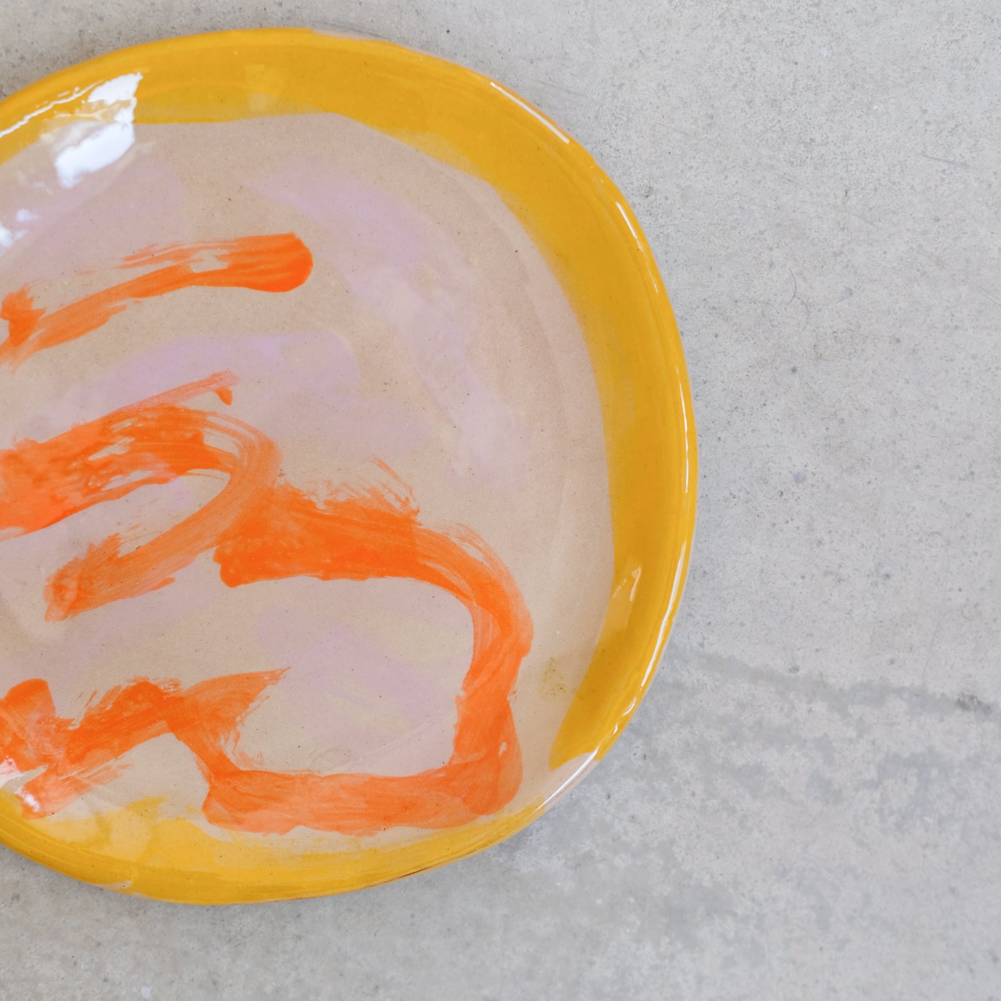 Assiette SP2425 en faïence rouge D 19cm - Multicolore d'Héloise Bariol chez Brutal Ceramics