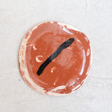 Assiette SP2427 en faïence rouge D 19cm - Multicolore d'Héloise Bariol chez Brutal Ceramics