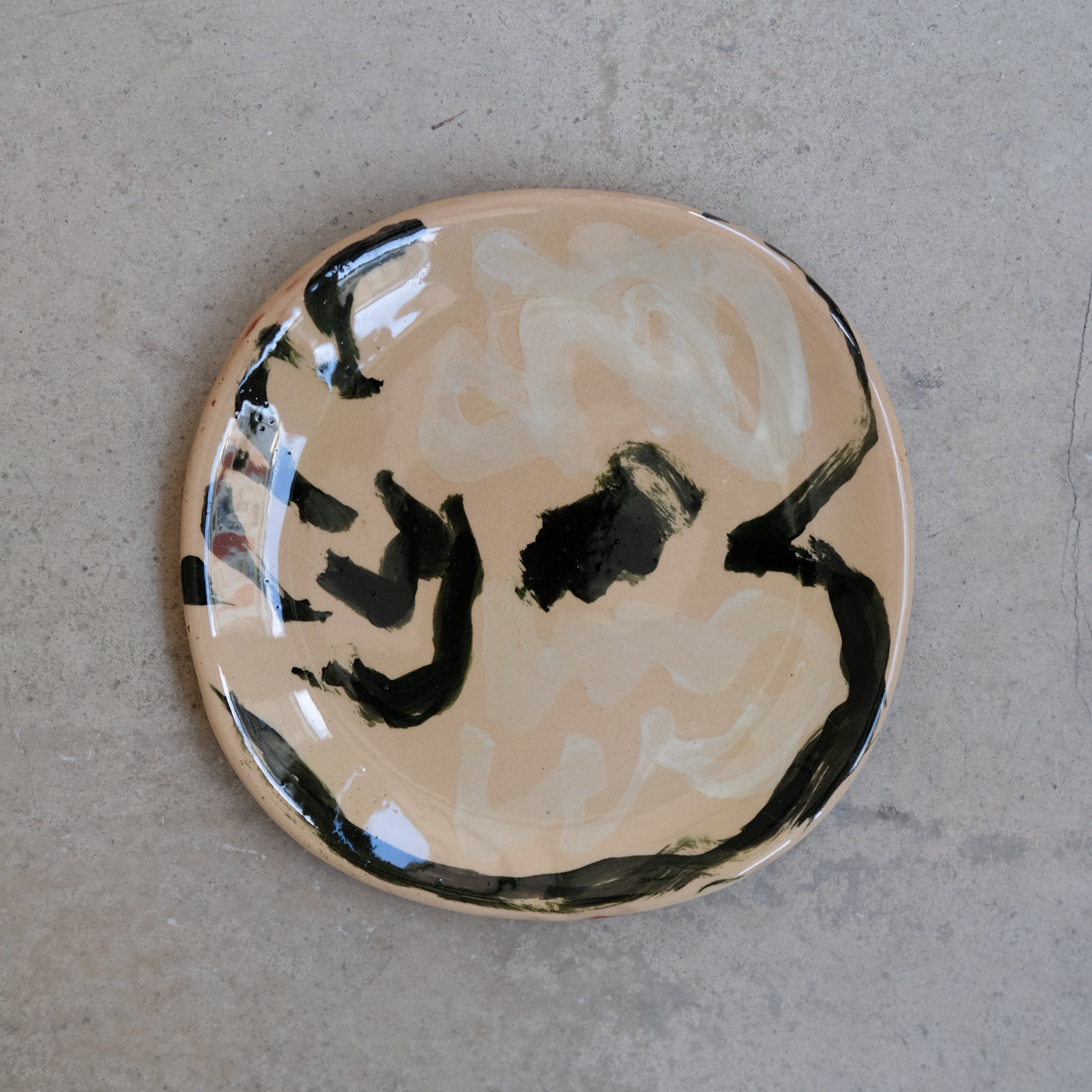 Assiette SP2430 en faïence rouge D 19cm - Multicolore d'Héloise Bariol chez Brutal Ceramics
