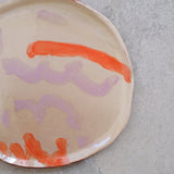 Assiette SP2442 en faïence rouge D 27cm - Multicolore d'Héloise Bariol chez Brutal Ceramics