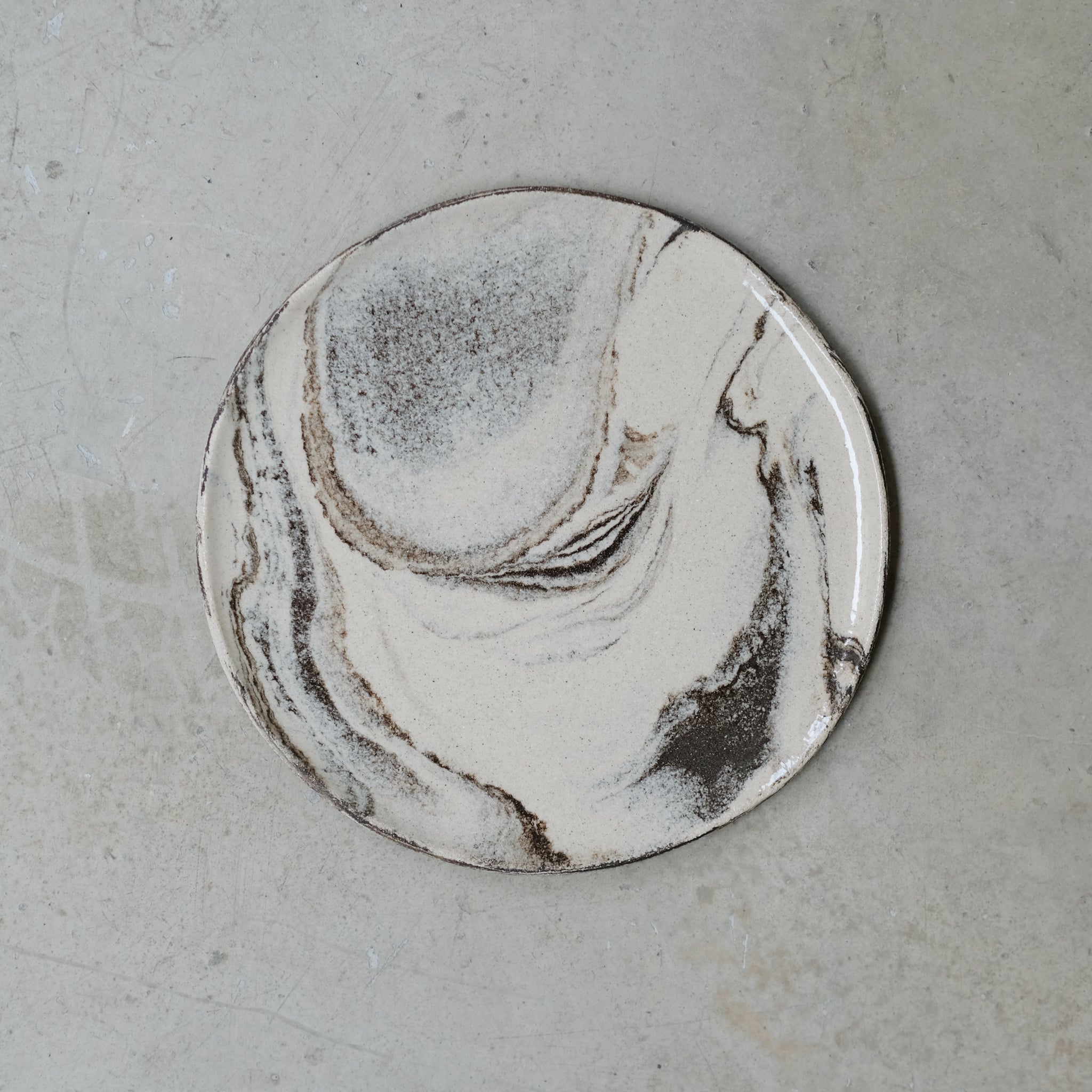 Mixed clay plate D 21cm - Beige and chocolate