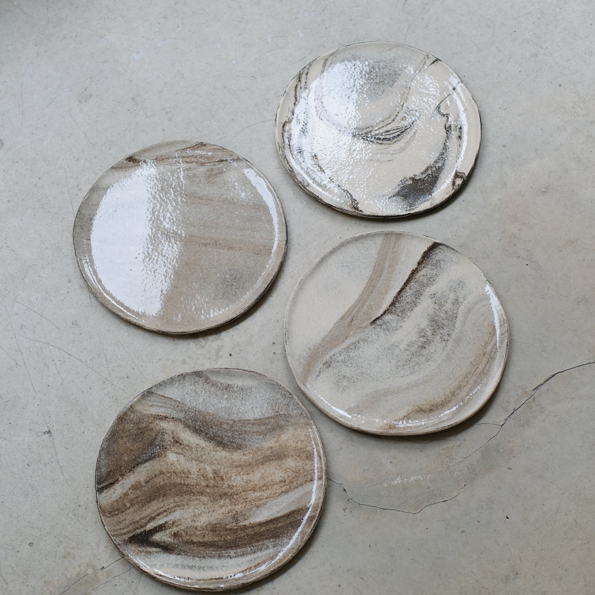 Mixed clay plate D 21cm - Beige and chocolate