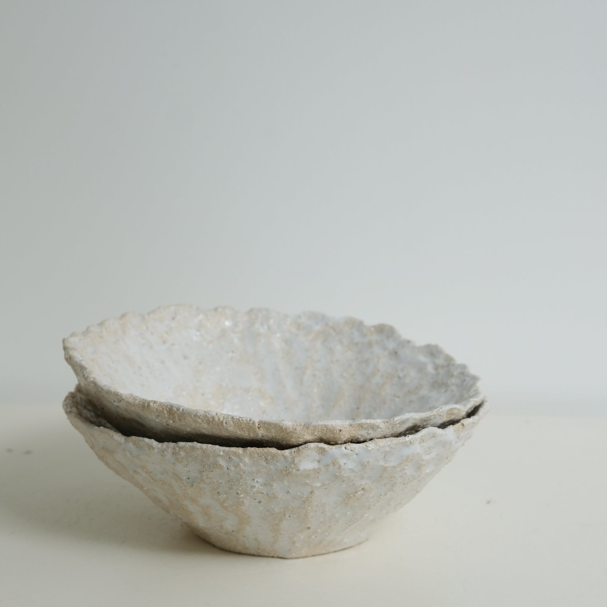Bol en grès blanc D 17,5cm - Blanc brillant de  Léa Baldassari chez Brutal Ceramics