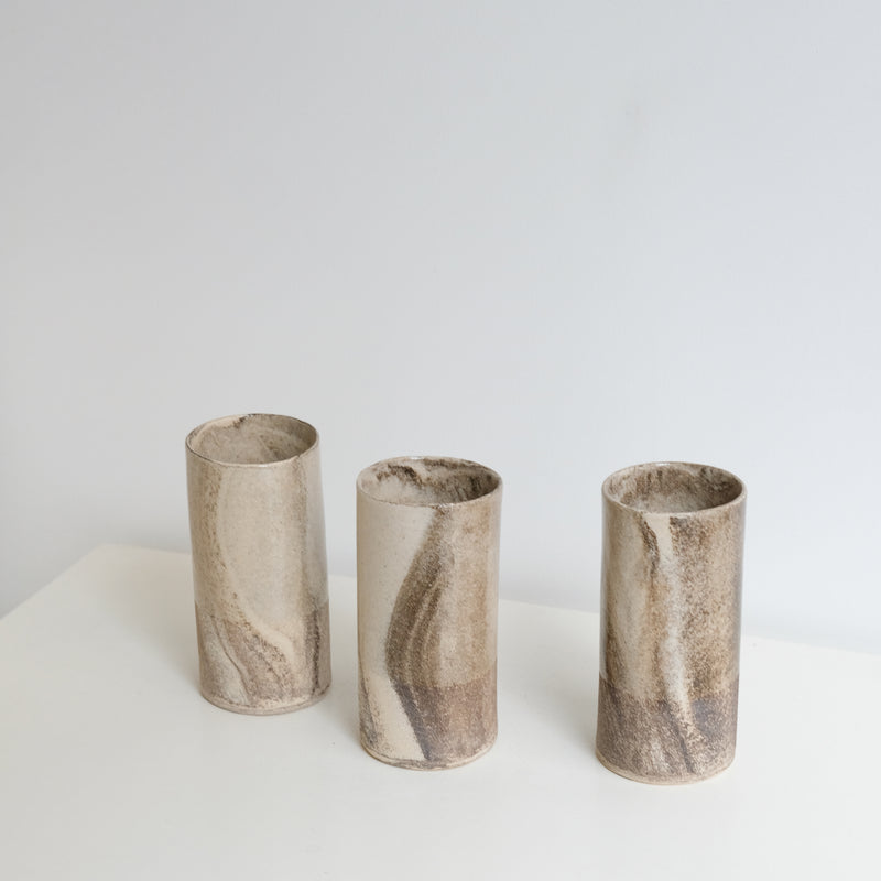 Vase en terre mêlées H15cm de Léa Baldassari chez Brutal Ceramics