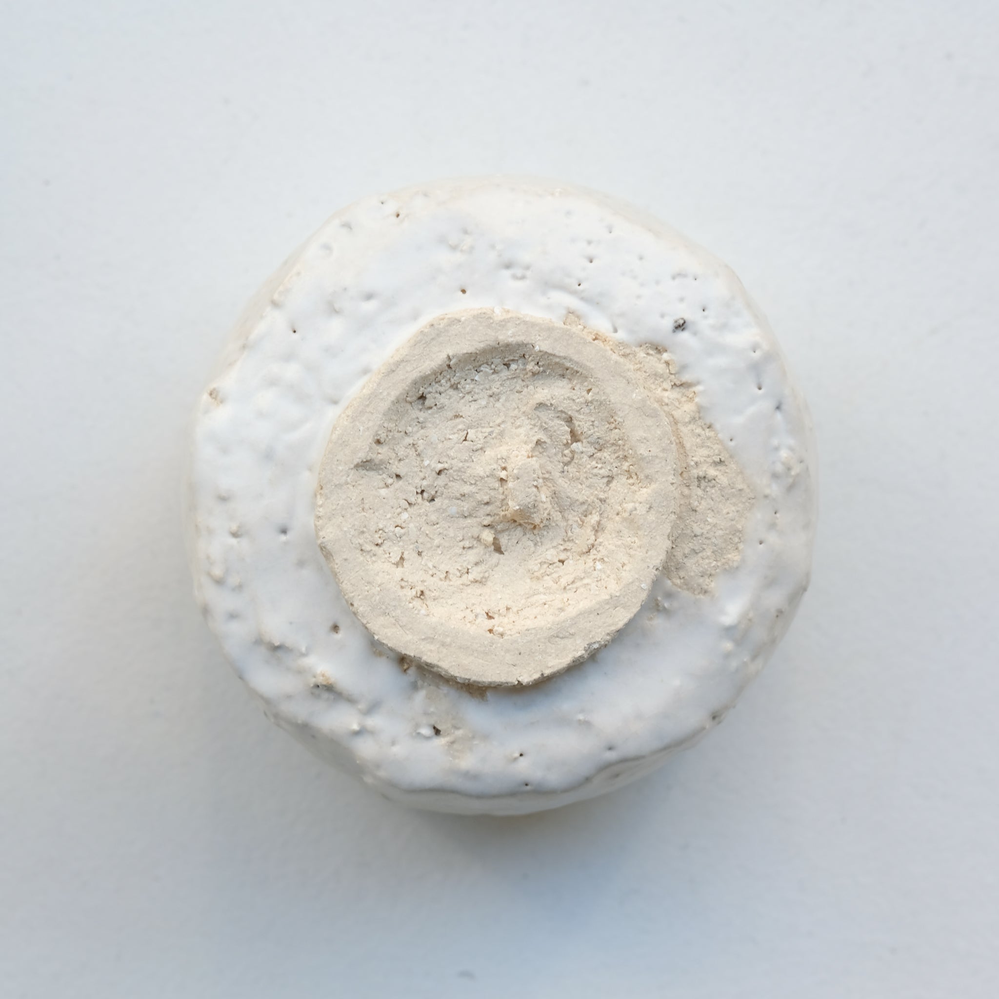 Tasse en grès blanc 240ml - Blanc de Lisa Chamoun chez Brutal Ceramics