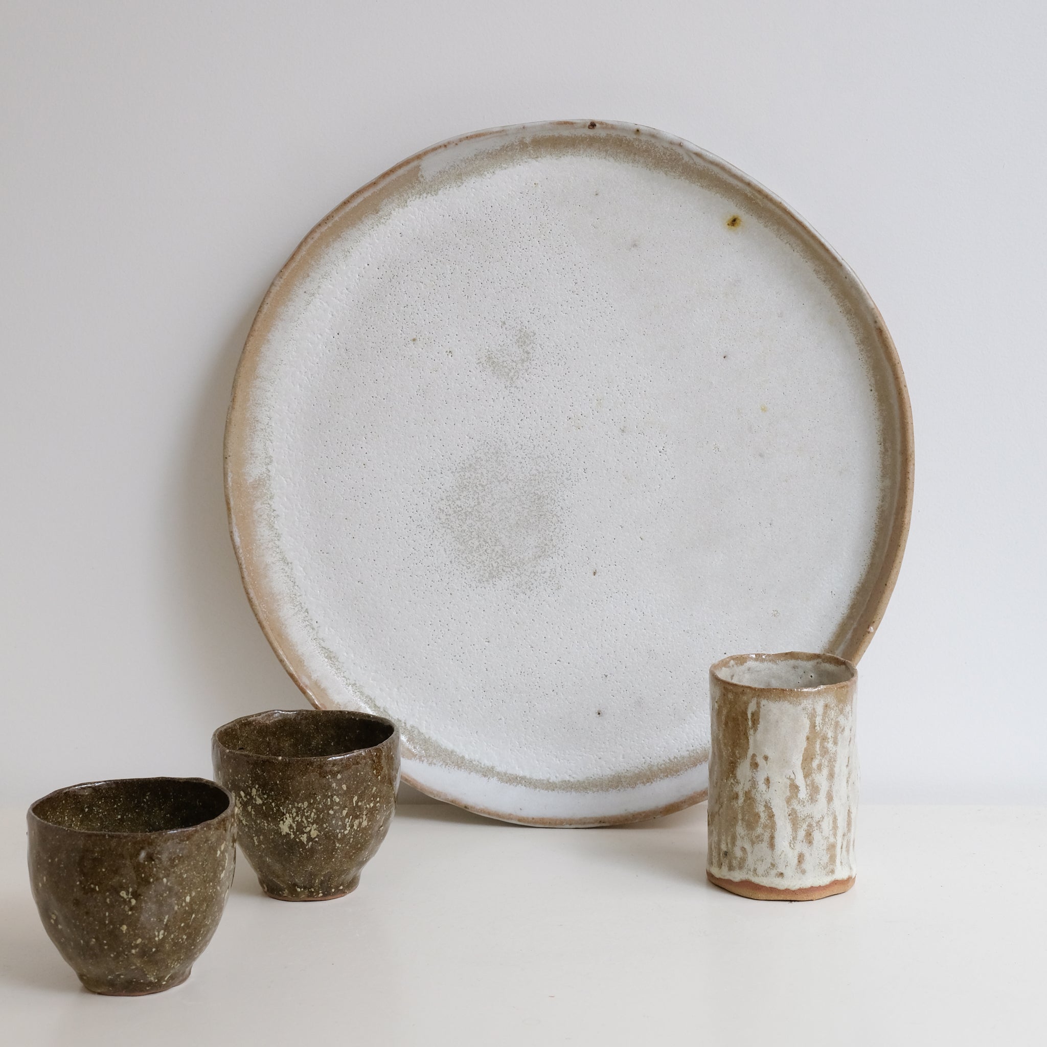 Tasse en grès recolté 200ml - blanc et vert de Nathalie Reocreux  chez Brutal Ceramics