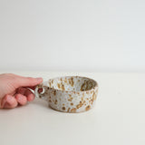 Tasse en terre glanée 160ml  - blanc tacheté par Potry chez Brutal Ceramics
