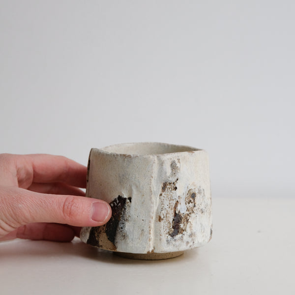 Tasse en grès 200ml - Blanc texturé de Saga Pottery chez Brutal Ceramics