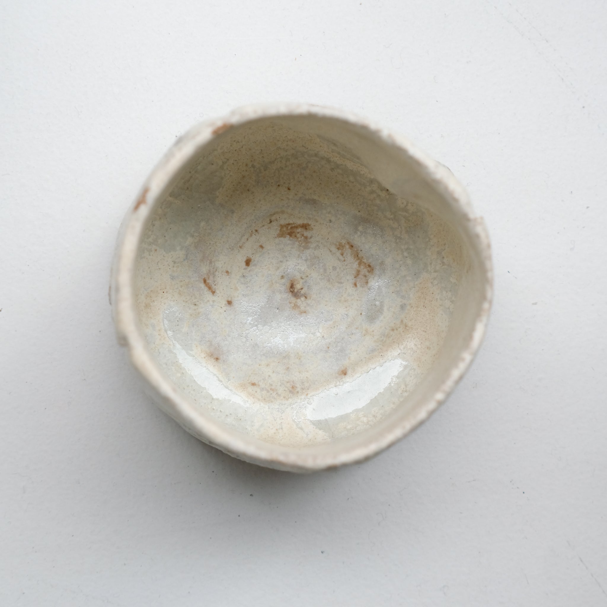 Tasse en grès 200ml - Blanc texturé de Saga Pottery chez Brutal Ceramics