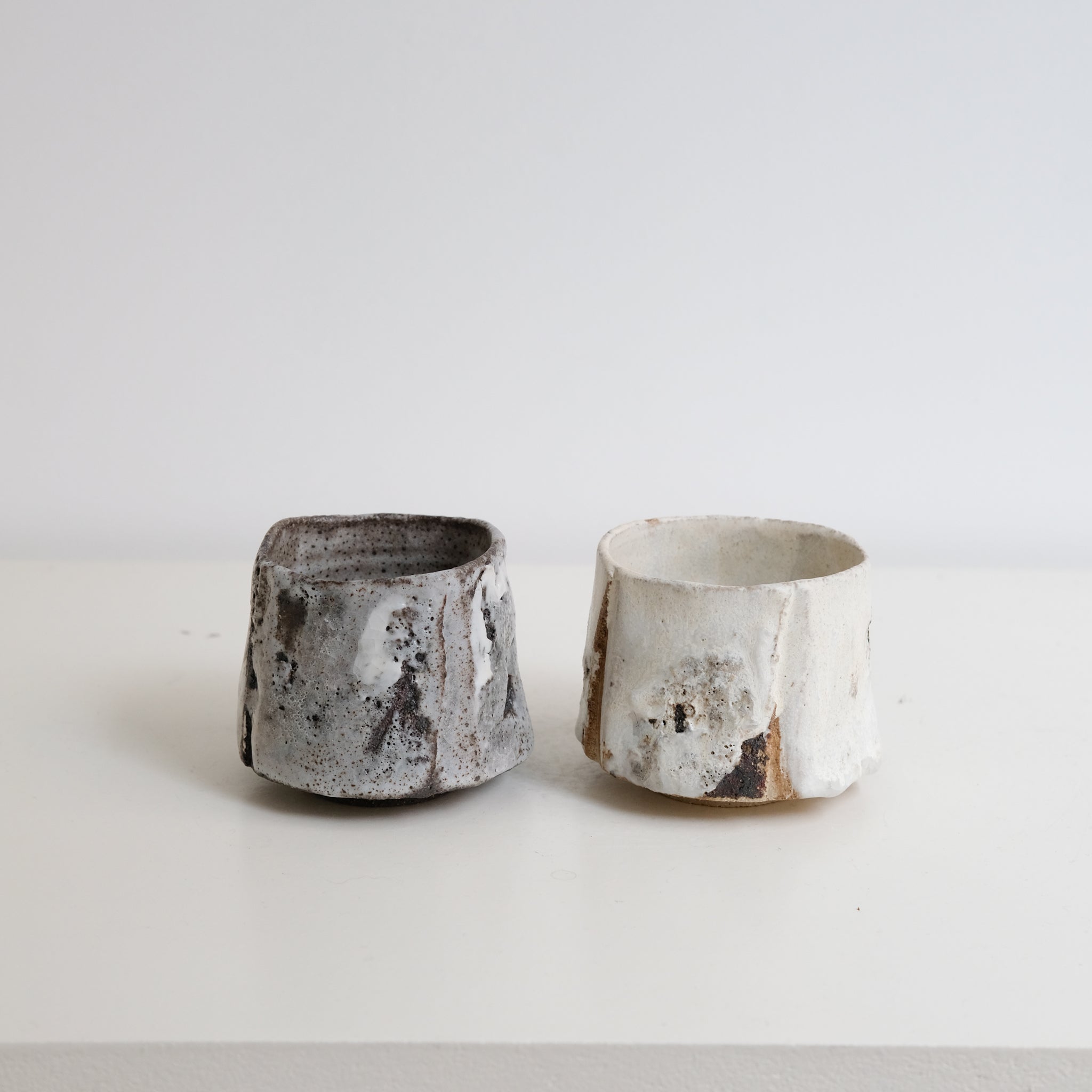 Tasse en grès 200ml - Blanc texturé de Saga Pottery chez Brutal Ceramics