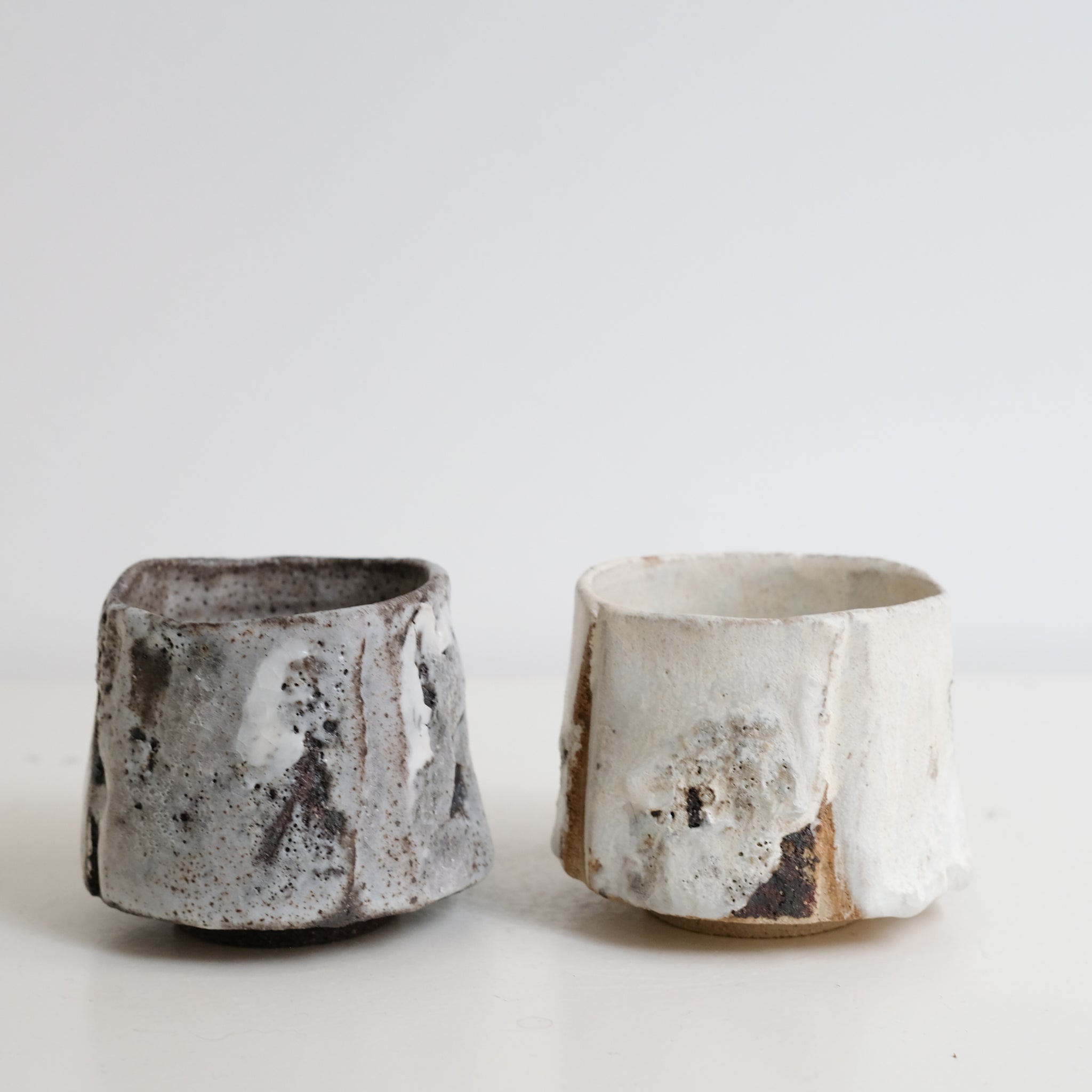 Tasse en grès 200ml - Gris texturé de Saga Pottery chez Brutal Ceramics