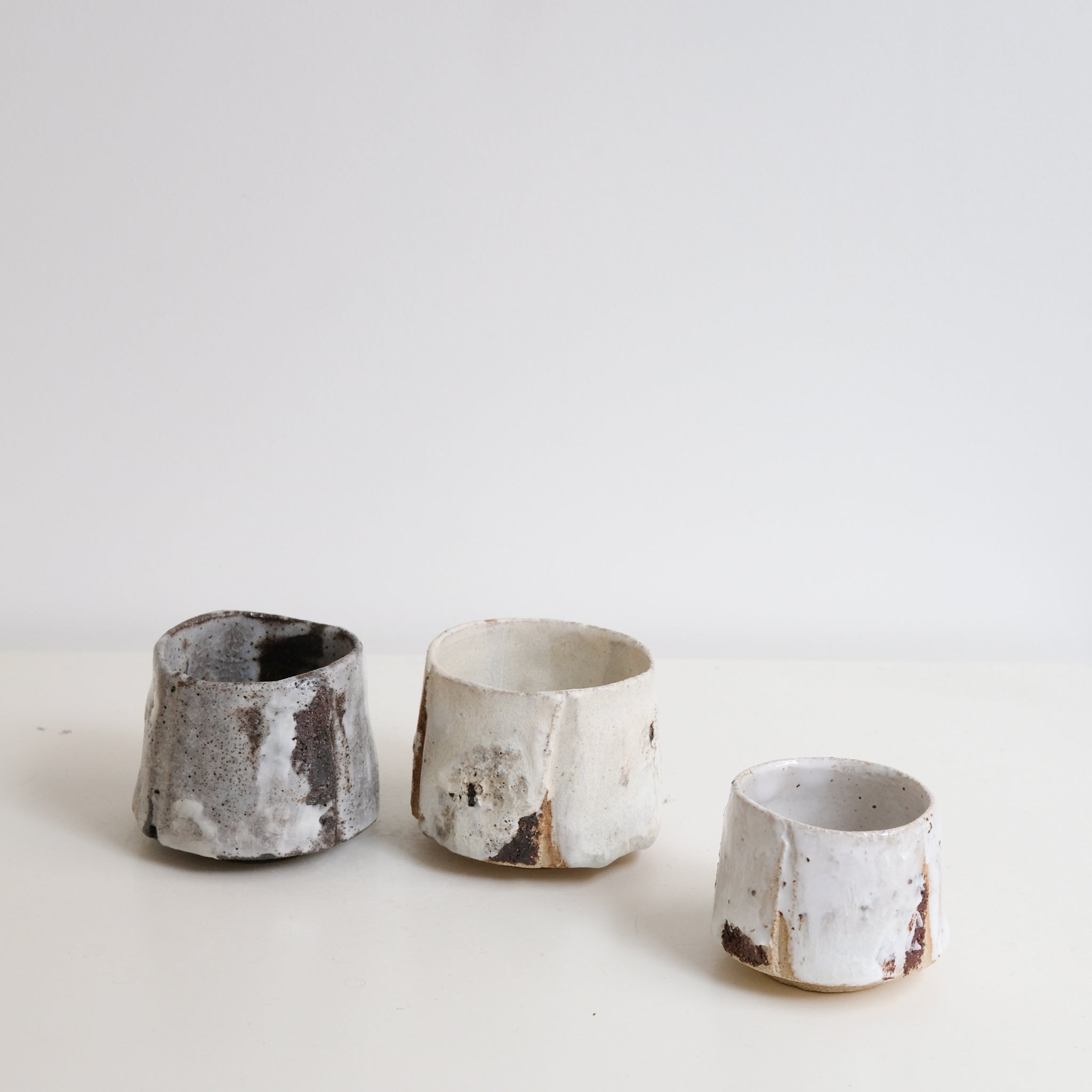Tasse en grès 130ml - Blanc brillant de Saga Pottery chez Brutal Ceramics