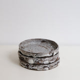 Assiette avec rebords D 15cm - gris texturé de Saga Pottery chez Brutal Ceramics