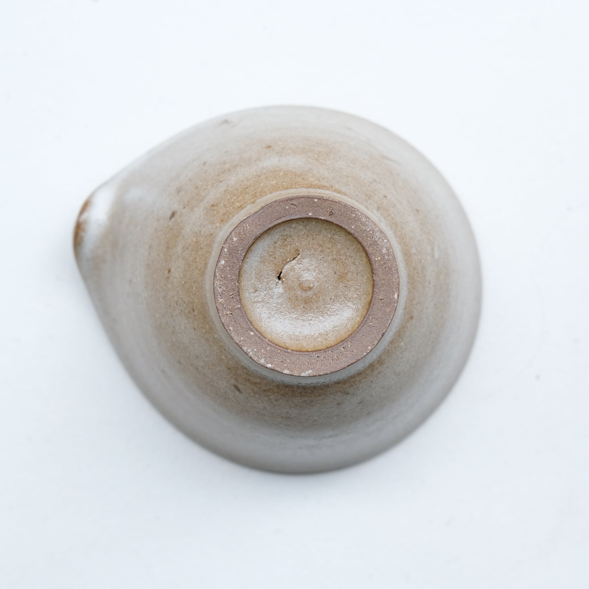 Verseuse S en grès 100ml - brun satiné de Yasashii chez Brutal Ceramics