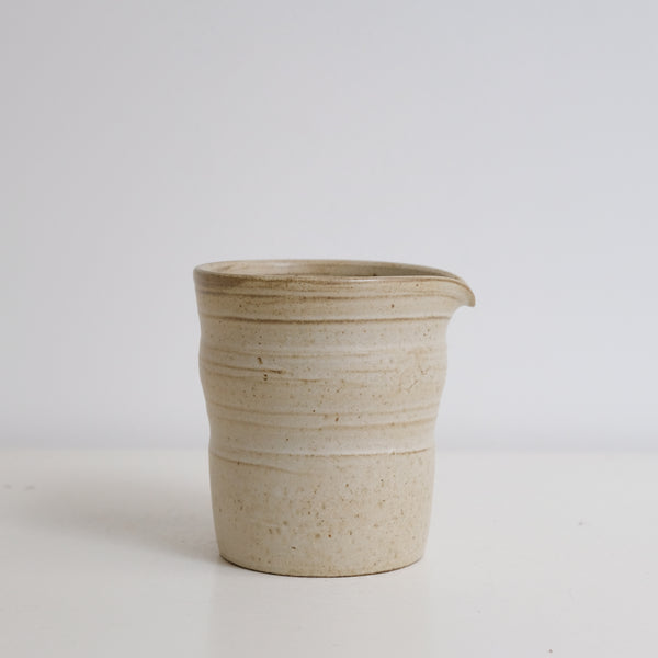 Pichet en grès 370ml - blanc mat de Yasashii chez Brutal Ceramics