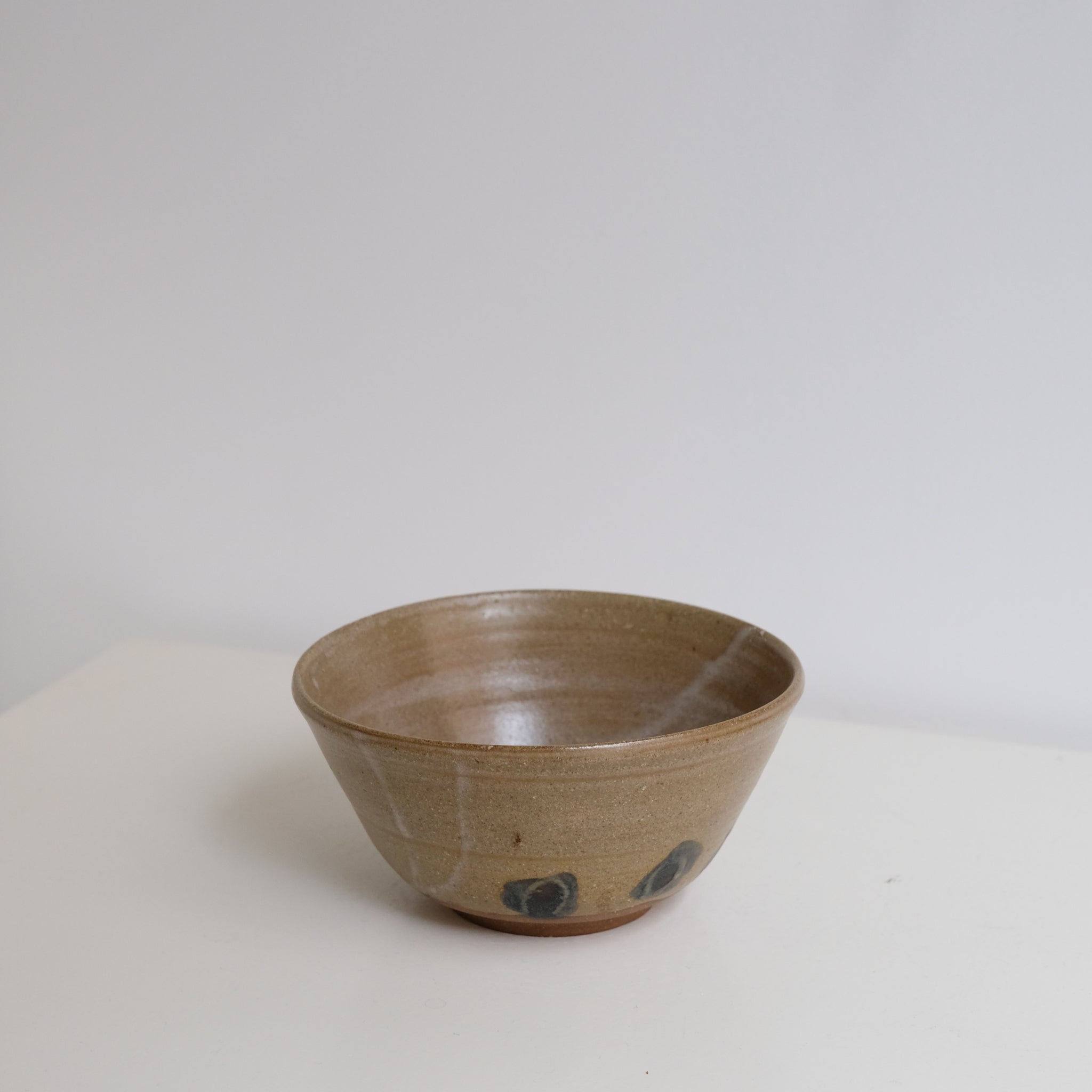 Bol en grès 17,5cm - brun satiné de Yasashii chez Brutal Ceramics