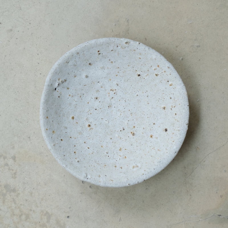 Assiette Moon par le céramiste Benoit Audureau chez Brutal Ceramics