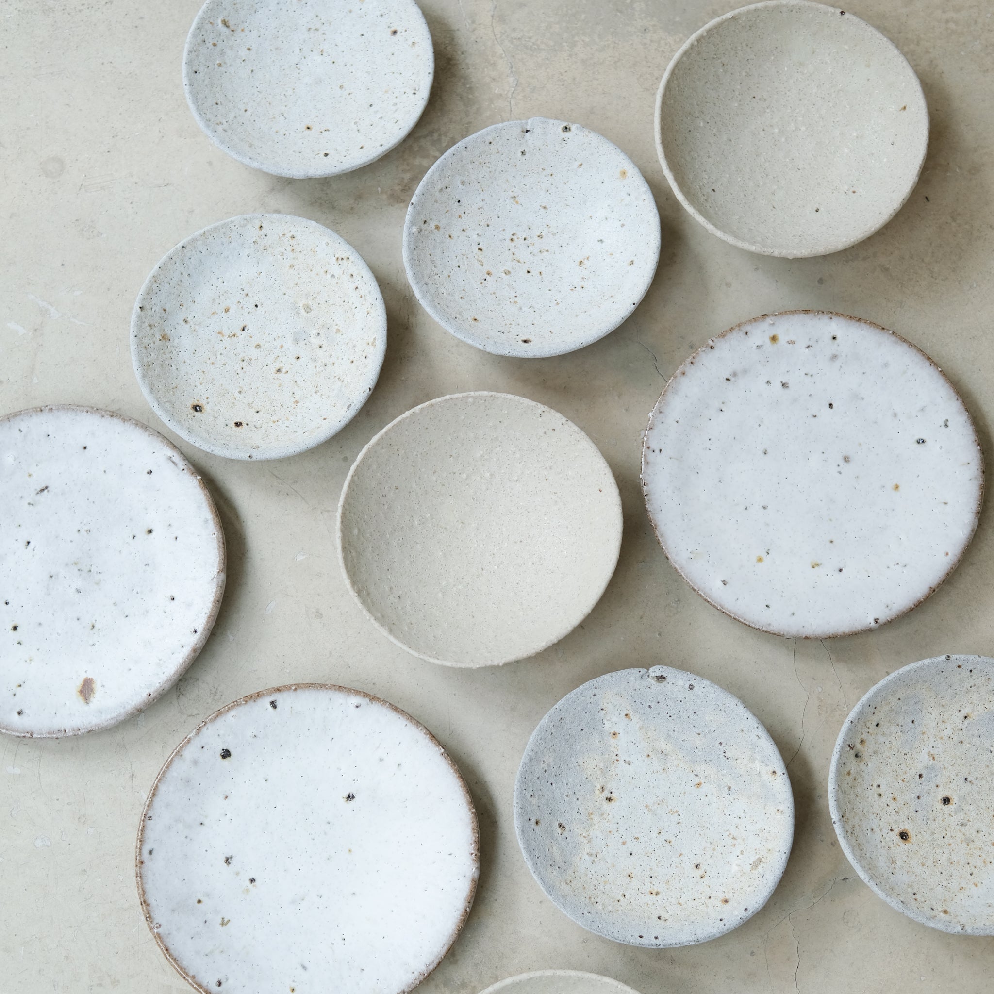 Assiette Moon par le céramiste Benoit Audureau chez Brutal Ceramics