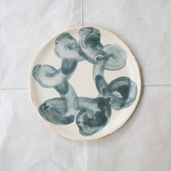 Assiette 05 D 18,5cm - eau de pluie et encre de Cindy Liao Rasamoelina chez Brutal Ceramics