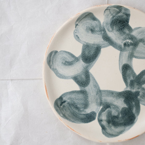 Assiette 05 D 18,5cm - eau de pluie et encre de Cindy Liao Rasamoelina chez Brutal Ceramics
