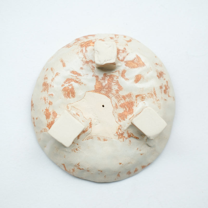 Porte encens en grès blanc D 12,5cm -  Blush et eau de pluie de Cindy Liao Rasamoelina chez Brutal Ceramics 