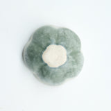 Bol "Fleurs" en grès blanc D 11cm - beige et vert de Diana Barbosa chez Brutal Ceramics
