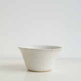 Bol en grès pyrité D 14cm - blanc moucheté d'Essentiel Ceramique chez Brutal Ceramics