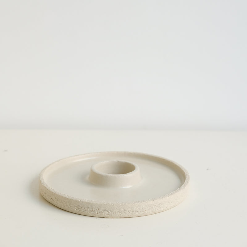 Coquetier en grès blanc D 15cm - Blanc satiné d'Essentiel Ceramique chez Brutal Ceramics