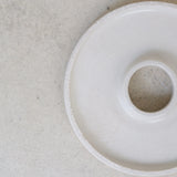 Coquetier en grès blanc D 15cm - Blanc satiné d'Essentiel Ceramique chez Brutal Ceramics