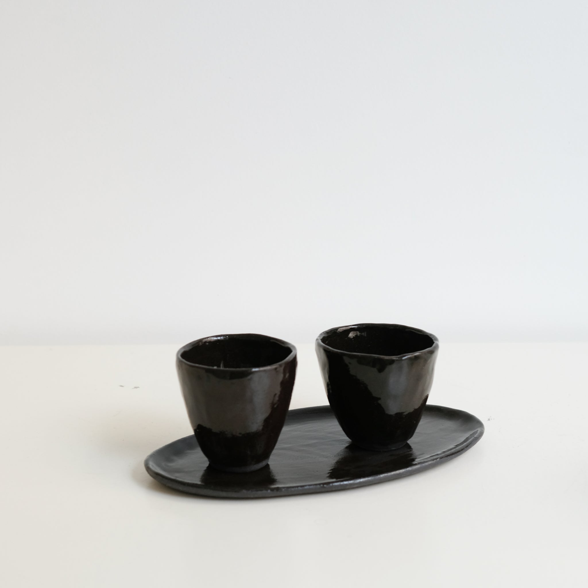Tasse en grès noir 70ml - Noir brun de Lola Moreau chez Brutal Ceramics
