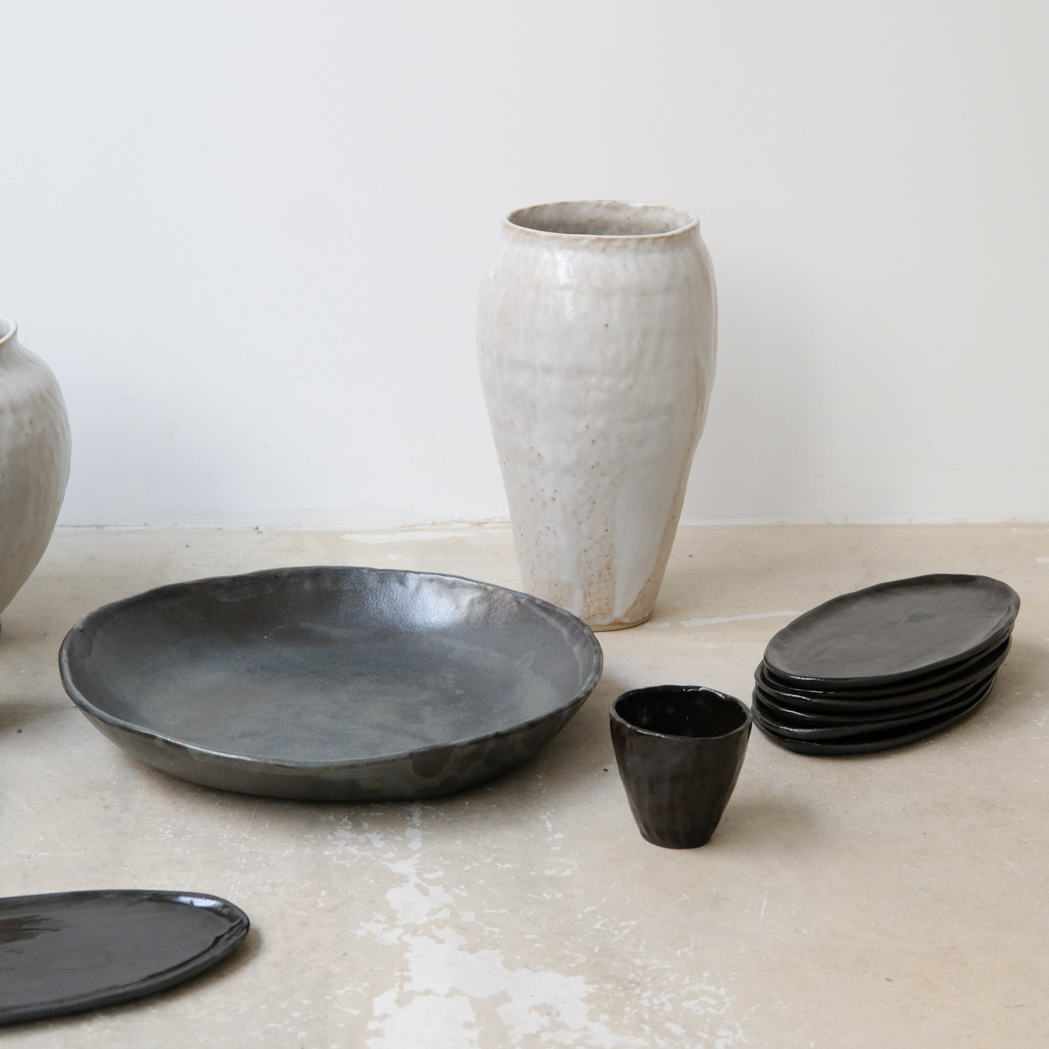 Tasse en grès noir 70ml - Noir brun de Lola Moreau chez Brutal Ceramics