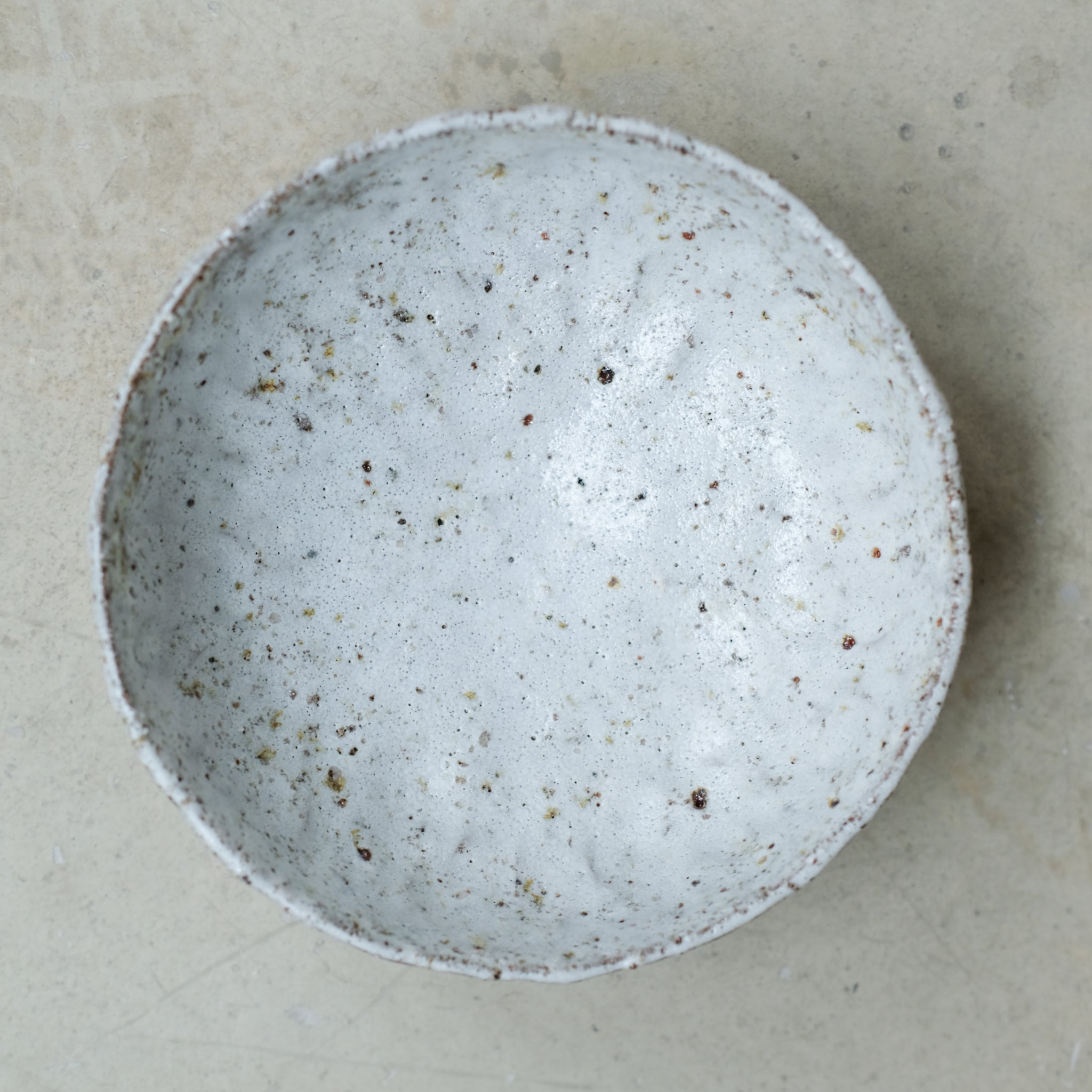 Bol en terre glanée D 17,5cm -Gris et blanc satiné par Potry chez Brutal Ceramics