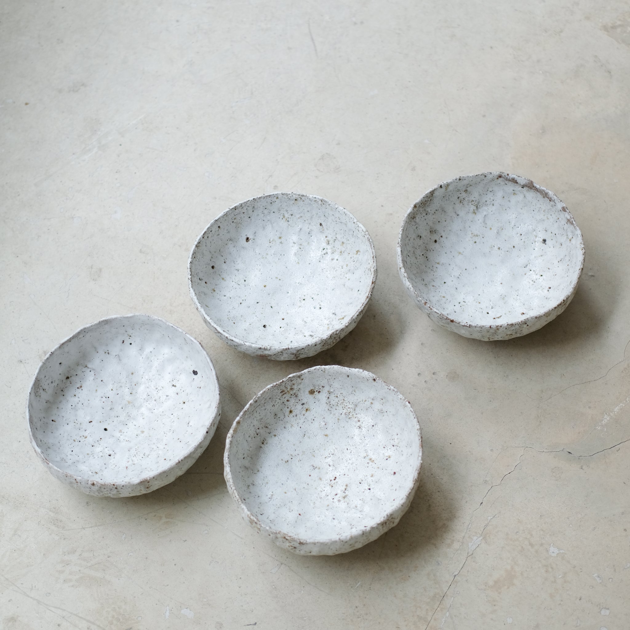 Bol en terre glanée D 17,5cm -Gris et blanc satiné par Potry chez Brutal Ceramics
