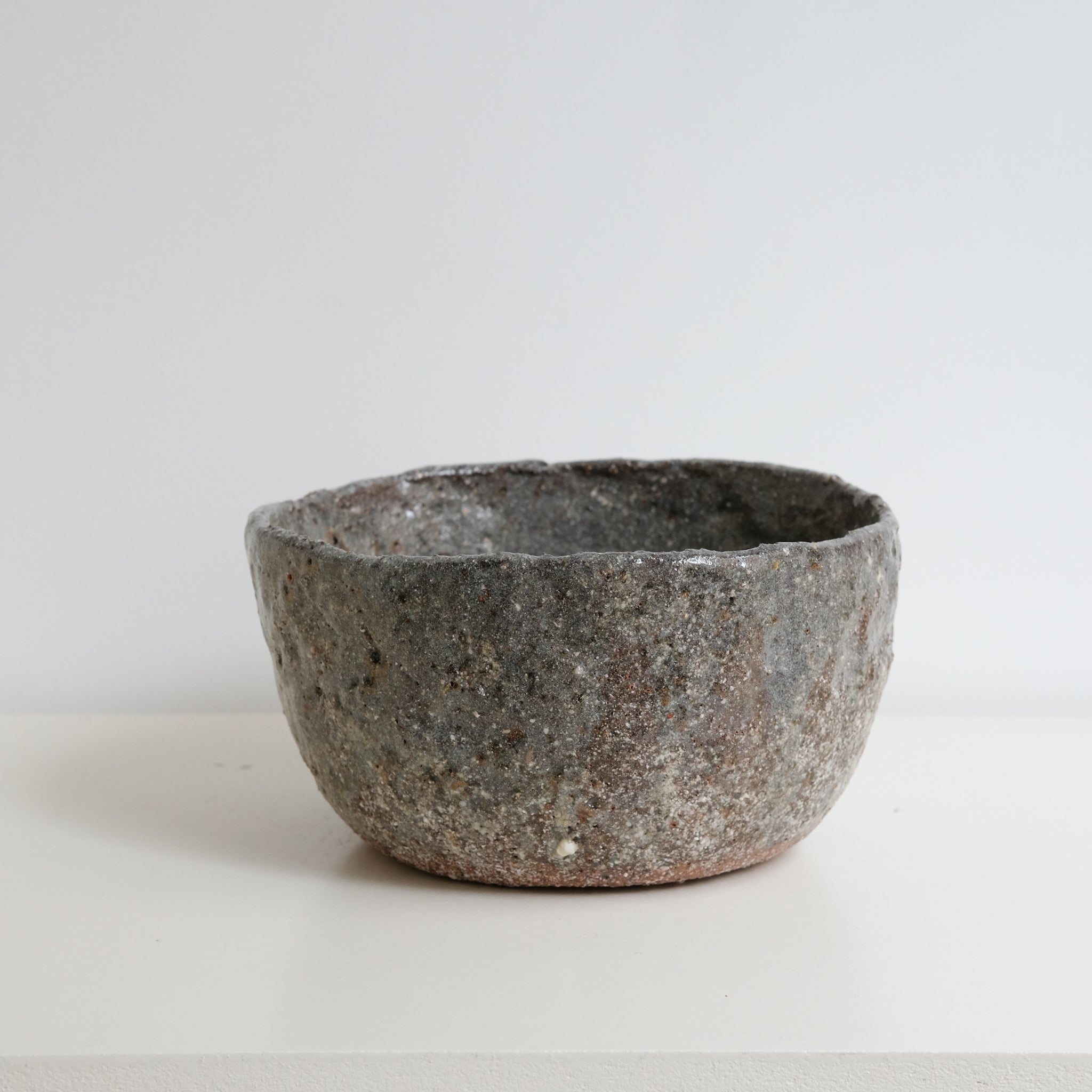 Saladier en terre glanée D 21,5cm - Vert-Gris par Potry chez Brutal Ceramics