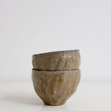 Tasse en terre glanée D 80cm - Vert kaki par Potry chez Brutal Ceramics