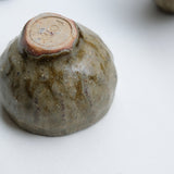 Tasse en terre glanée D 80cm - Vert kaki par Potry chez Brutal Ceramics