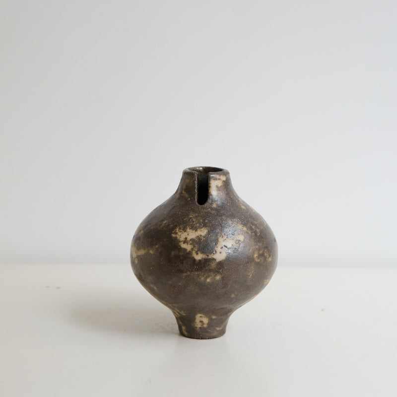 Vase "Bobine" en grès roux H 14,5cm - Chocolat beige de Sonia Deleani chez Brutal Ceramics