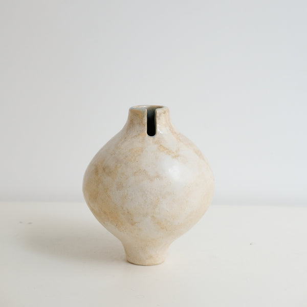 Vase "Bobine" en grès blanc H 15,5cm - Blanc Crème de Sonia Deleani chez Brutal Ceramics