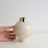 Vase "Bobine" en grès blanc H 15,5cm - Blanc Crème de Sonia Deleani chez Brutal Ceramics