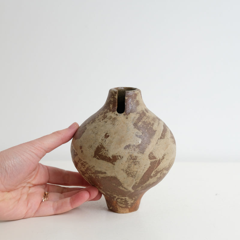 Vase "Bobine" en grès roux H 14cm - Brun beige de Sonia Deleani chez Brutal Ceramics