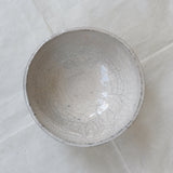 Bol en grès blanc cuisson raku D 13,5cm - blanc gris brillant de Yu Wen Ceramics chez Brutal Ceramics