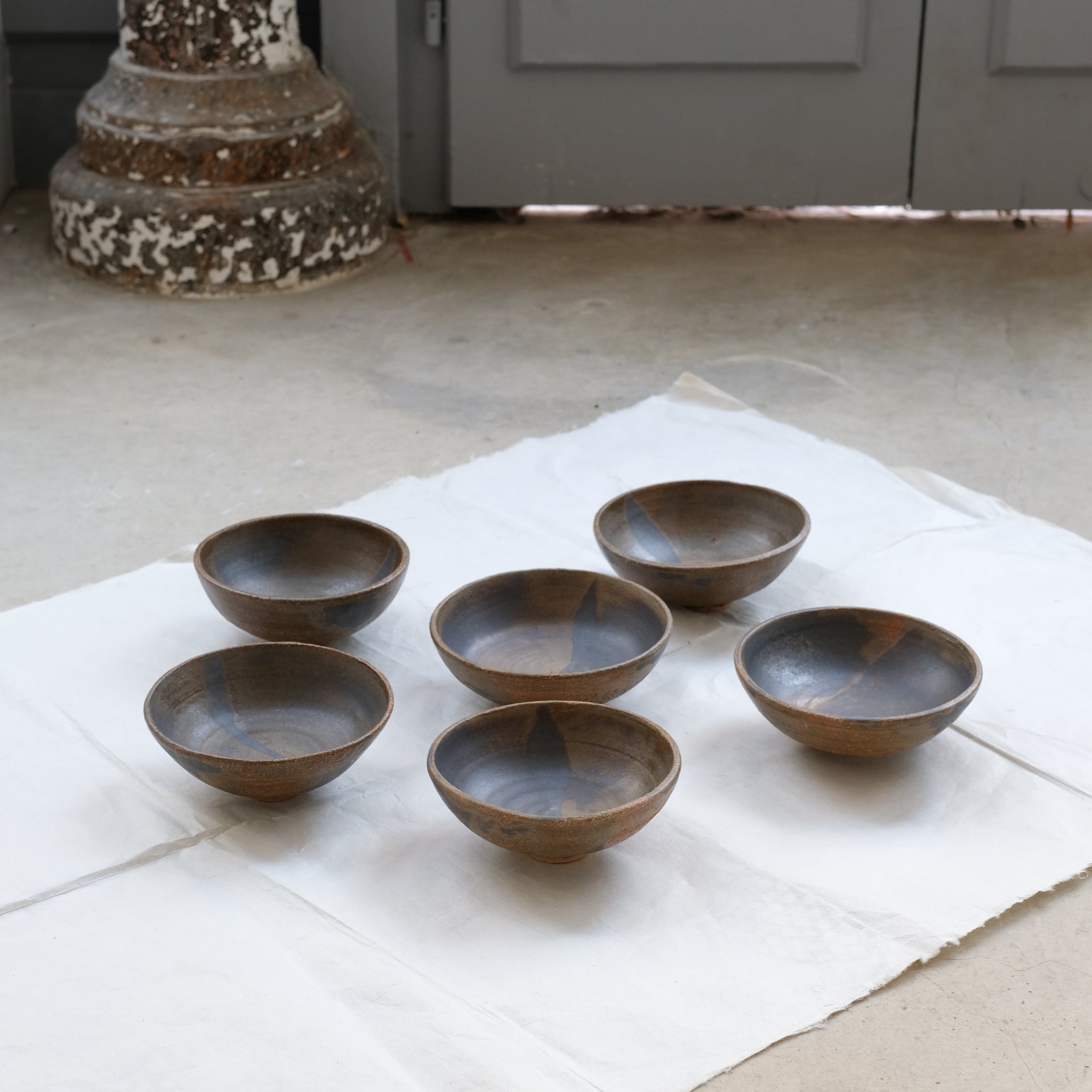 Bol en grès roux D 14cm - brun et gris mat de Yu Wen Ceramics chez Brutal Ceramics