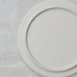 Assiette en grès D 15,5cm - Blanc de Atsushi Funakushi chez Brutal Ceramics