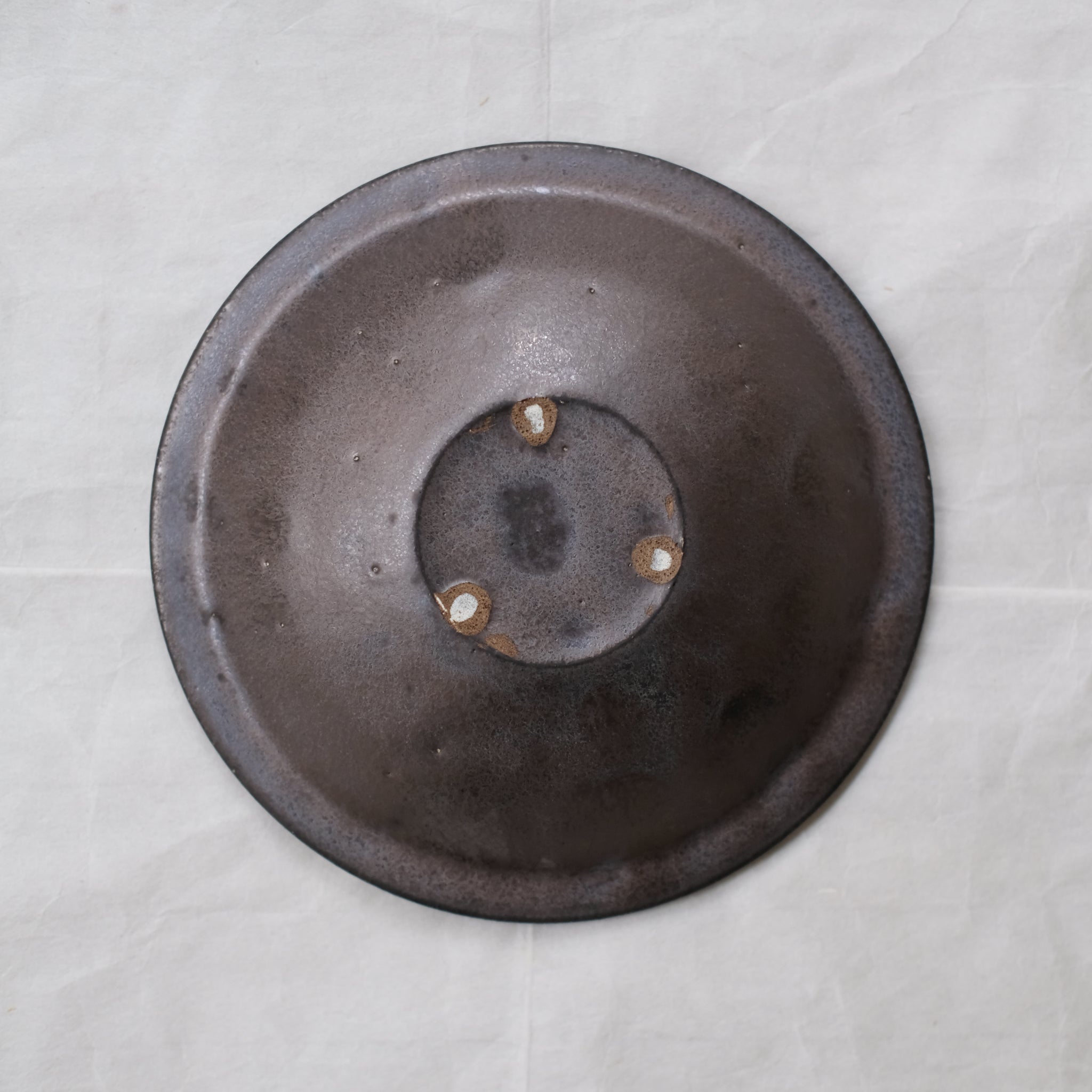 Bol en grès D 18,5cm - Noir Marron de Atsushi Funakushi chez Brutal Ceramics