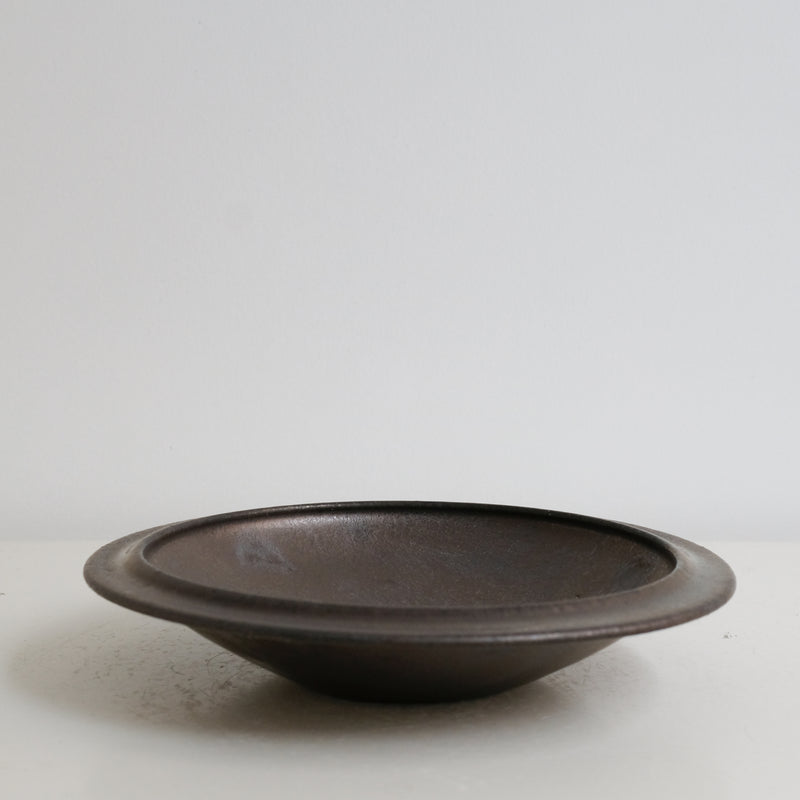 Bol en grès D 18,5cm - Noir Marron de Atsushi Funakushi chez Brutal Ceramics