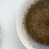 Assiette en grès D 15cm - sakura de Yuka Owada chez Brutal Ceramics