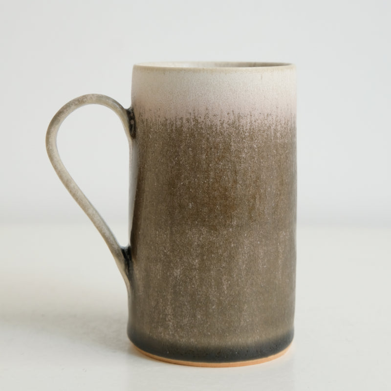 Mug en grès 150 ml - sakura de Yuka Owada chez Brutal Ceramics